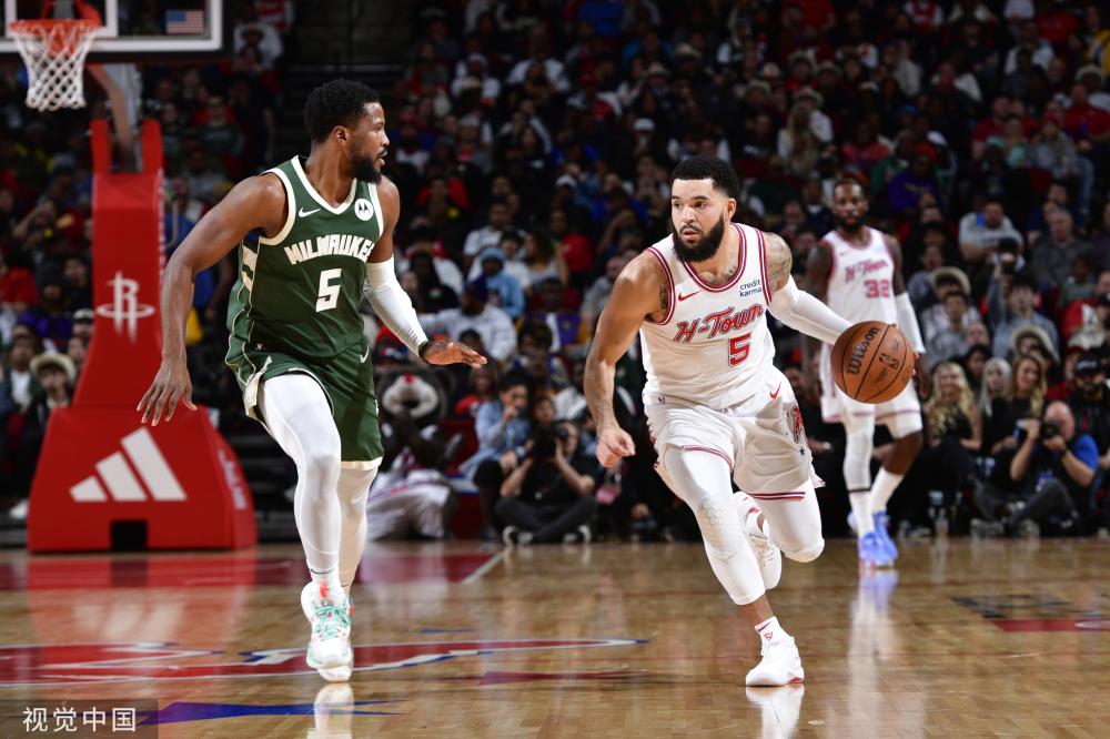 他在场上总 他在场上总